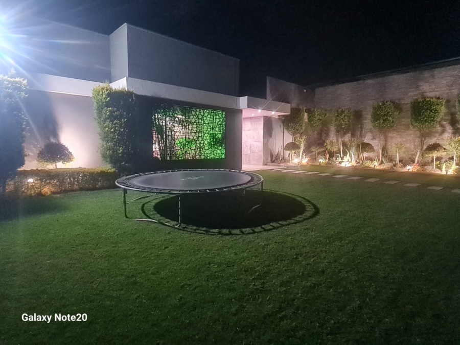 4 Bedroom Property for Sale in Zinniaville North West